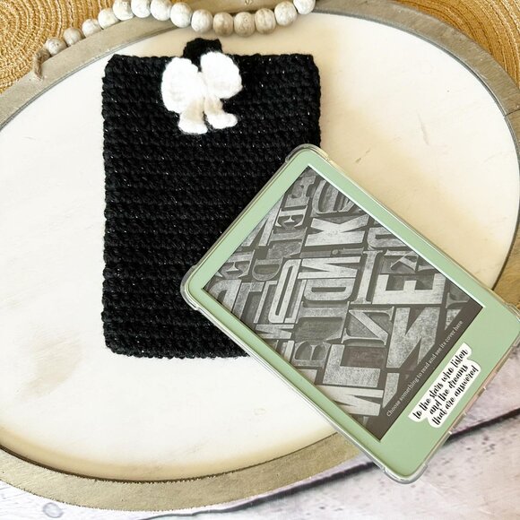 Black & White Kindle Case Pouch with Magnetic Closure and Bow - Picture 3 of 4